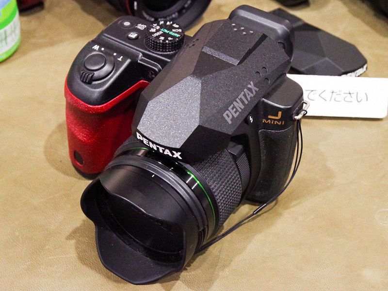 TKO氏による、高倍率ズーム機PENTAX X-5をベースにした試作「J mini」。販売予定はない。