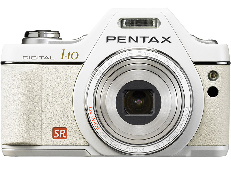 さらに遡ると、懐かしいペンタックスのカメラを思い出す「Optio I-10」（2010年）にもTKO氏は関与。思わず"110"と読み間違えそうなスレスレの機種名がポイント。