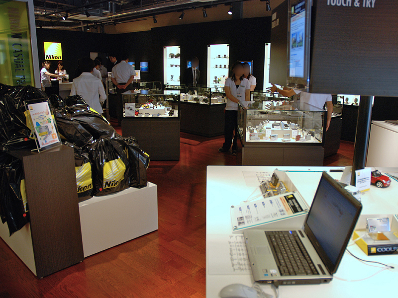 神戸三田プレミアムアウトレット店店内の様子