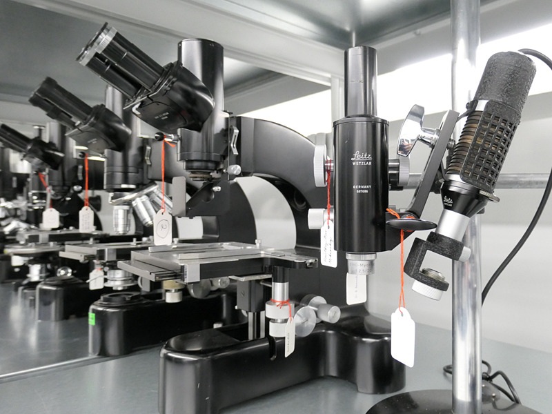 顕微鏡がずらり。