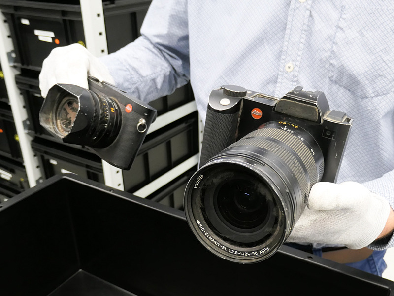 シリアで被弾したデジタルライカ2台。