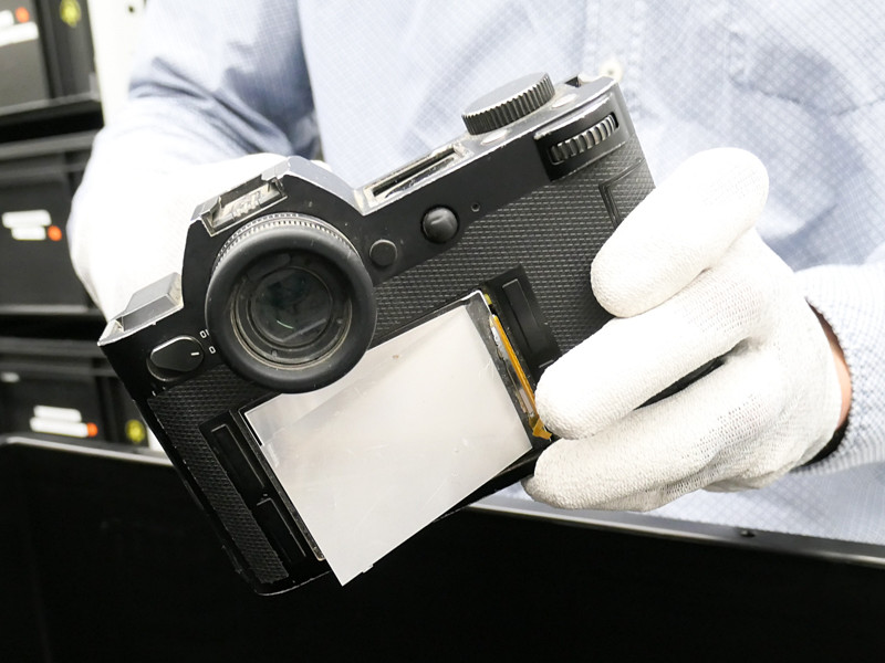 表示部分がダメージを受けている。