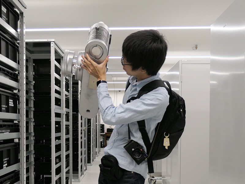 底蓋のツマミや三脚ネジ穴がちゃんと作られていたのに感心。