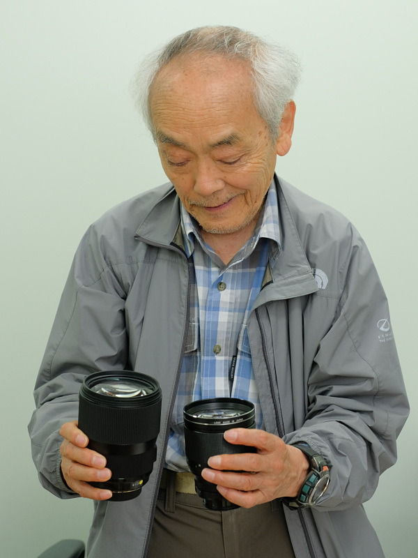 左は現行品の「135mm F1.8 DG HSM | Art」