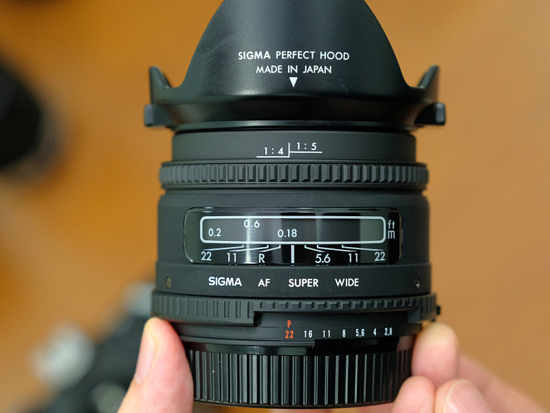 SIGMA スーパーワイド 24mm F2.8。最短撮影距離は18cm