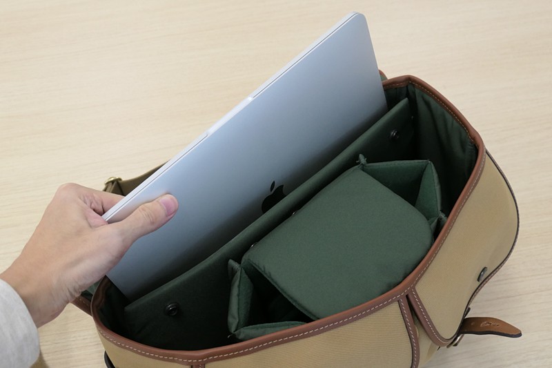 ハドレーワンに13インチMacBook Proを入れてみた。
