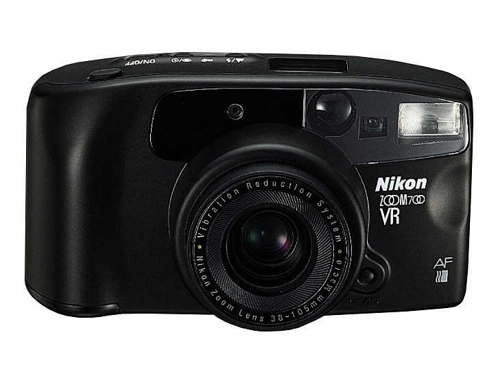 ニコンズーム700VR QD。一般用のスチルカメラで初めて手ブレ補正を内蔵した