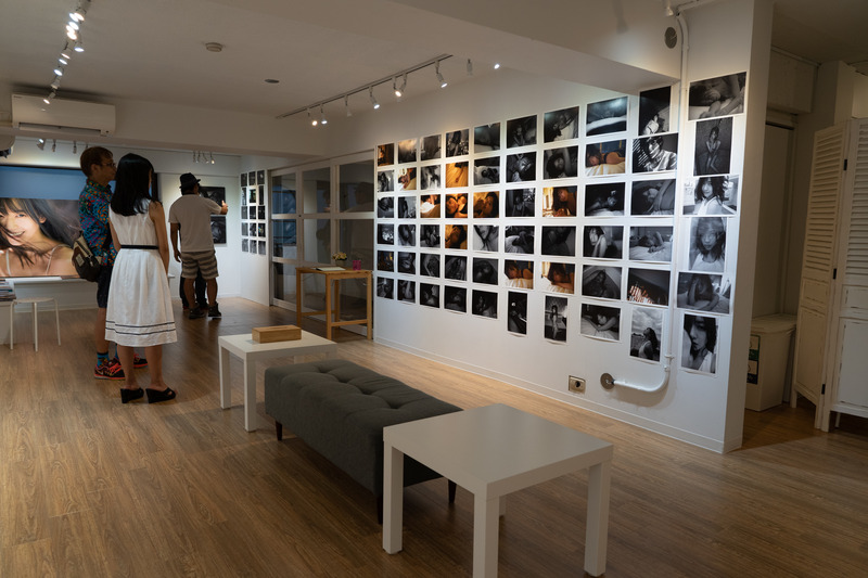 現在はいのうえのぞみさんを撮影した作品を展示中