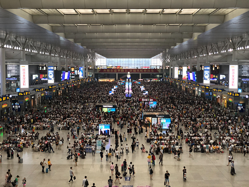上海虹橋駅の構内