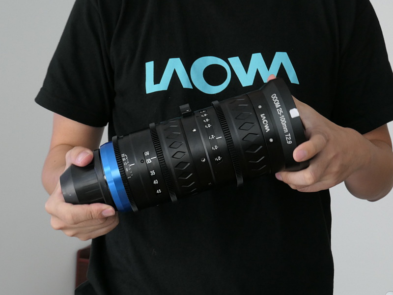 スーパー35対応の25-100mm T2.9。2019年中に出荷開始予定という。ズーミングしてもピントが動かないことを重要視し、その中で小型化を目指した。