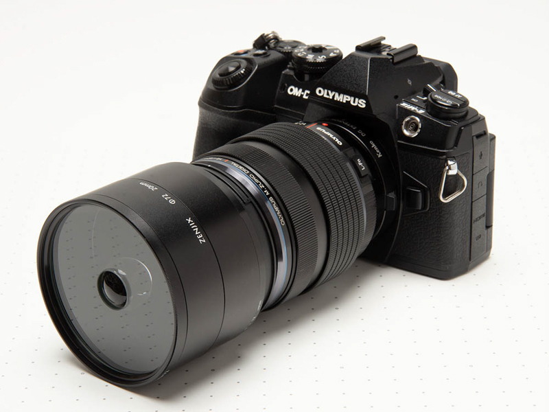 打ち上げ花火を宙玉写真で撮影。機材はOM-D E-M1 Mark II、M.ZUIKO DIGITAL ED 12-40mm F2.8 PRO、ケンコー　デジタル接写リングセット マイクロフォーサーズ用、ZENJIX soratama 72、ZENJIX 宙玉 Extension Tube 72。