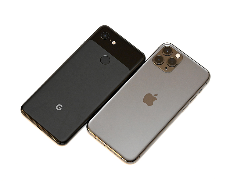 Google Pixel 3（左）と並べて