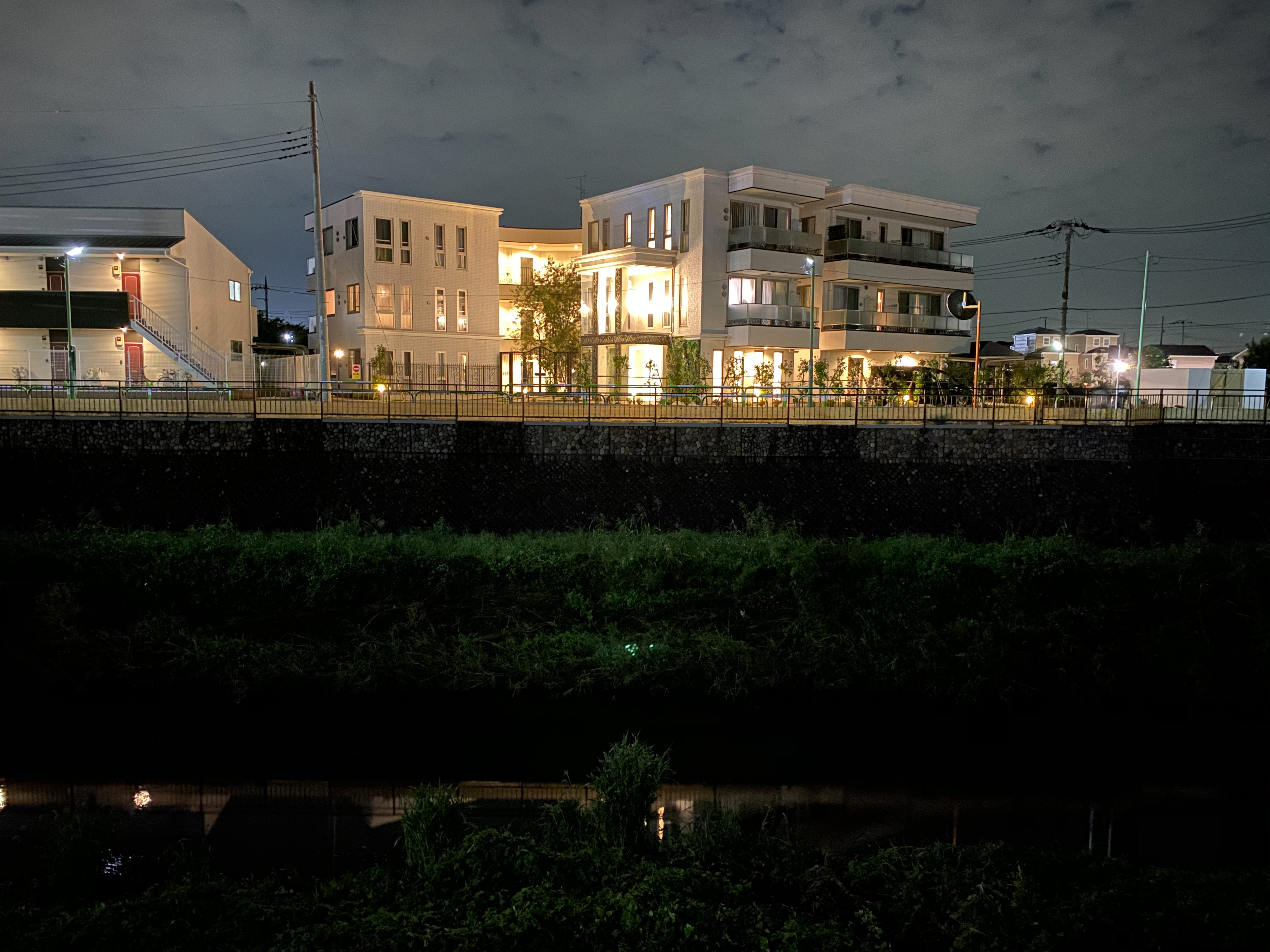 ナイトモード（デフォルト）<br>iPhone 11 Pro / 1/4秒 / F1.8 / 4.25mm（26mm相当） / ISO 500