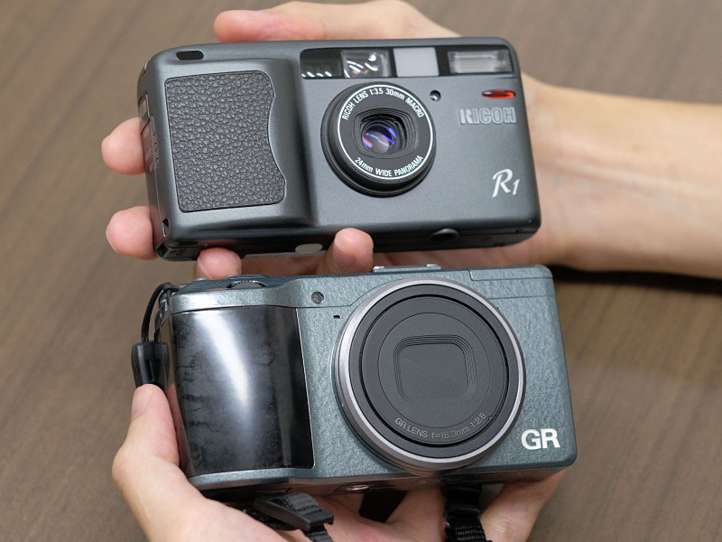 R1（上）とAPS-Cセンサー搭載のGR（下）