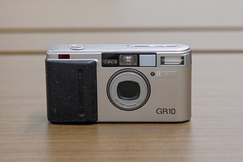 リコー　GR1 RICOH GR1v Date Silver 28mm f2.8 Point & Shoot 35mm Film