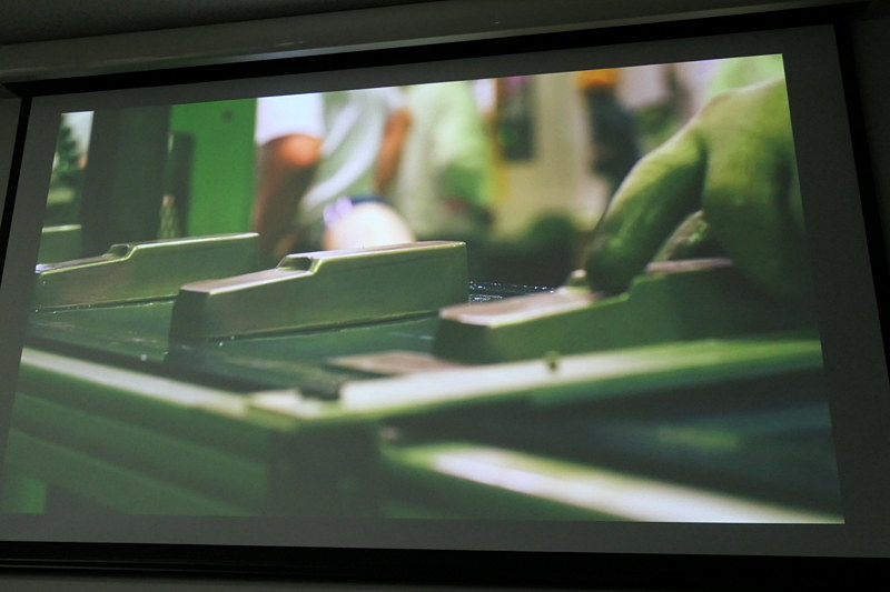 プレス加工で作られている。