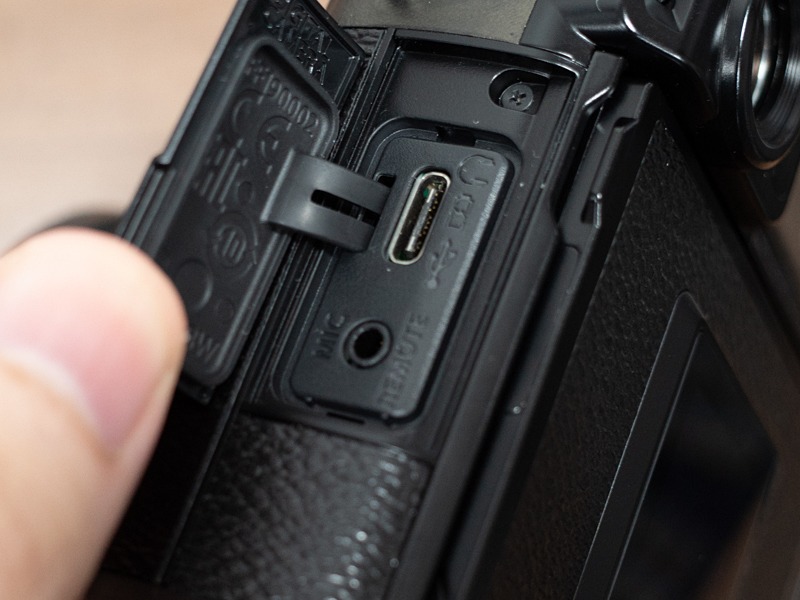 USB Type-C端子を搭載。