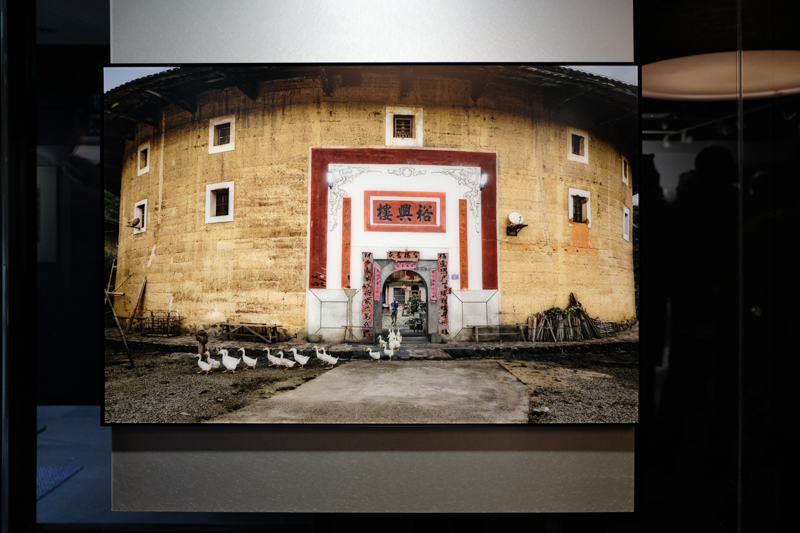 会場に展示されていたスティーブ・マッカリー氏の作品のひとつ