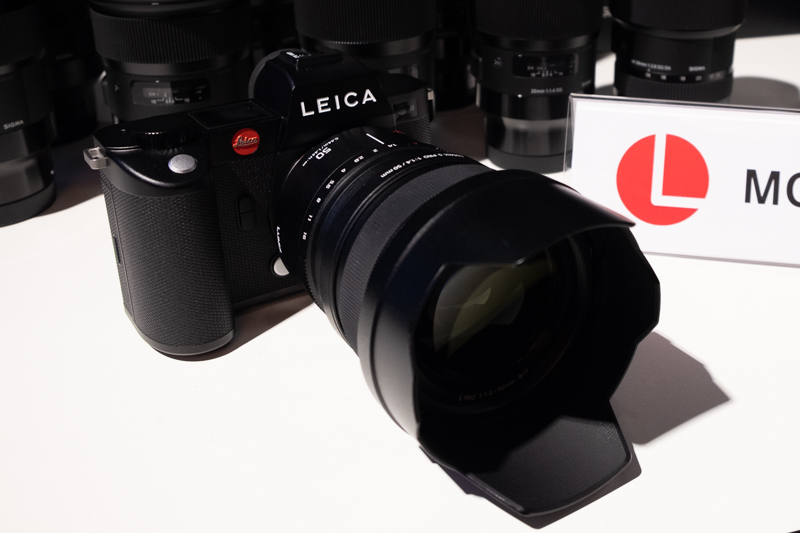 LUMIX S PRO 50mm F1.4を装着した状態