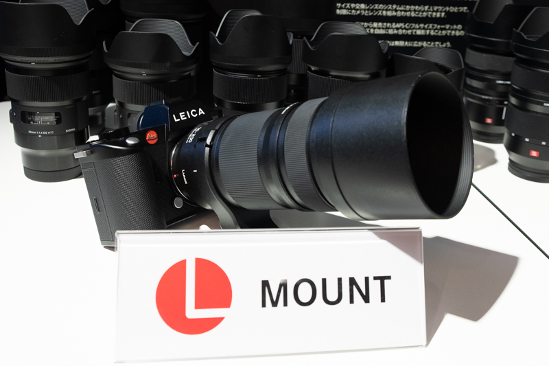 LUMIX S PRO 70-200mm F4 O.I.S.を装着した状態