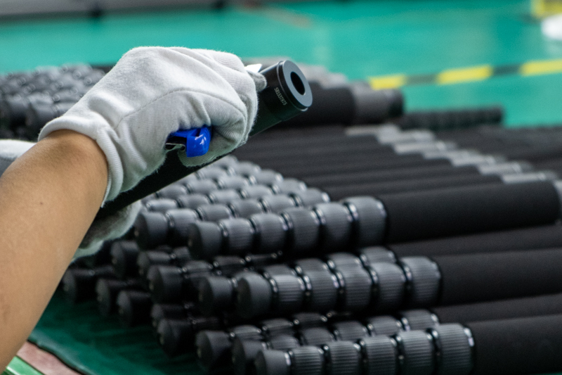 ぱっと見ただけでは、どのあたりに問題があるのかは分からなかったが、チェックの過程でカッターがけがおこなわれる場面もあった