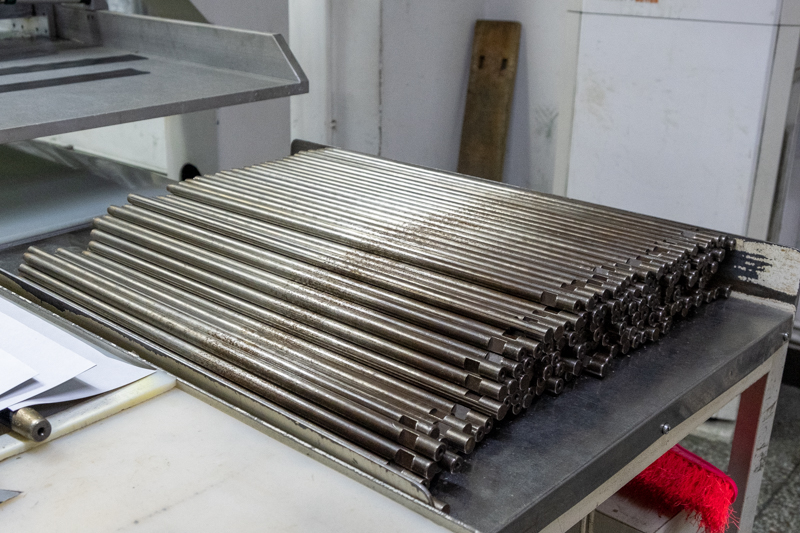 シートを巻きつける芯棒