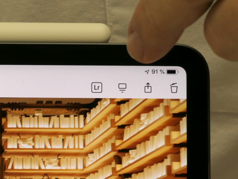 Lightroom CCの編集画面に移行するボタンを搭載。