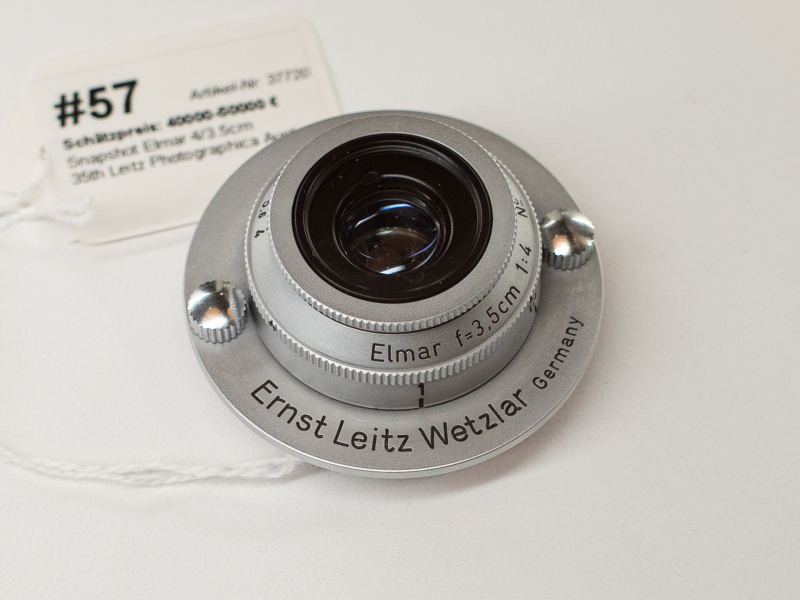 Lot.57 スナップショットエルマー3.5cm F4。市販されなかったスナップショットエルマーはF4.5が有名だが、これはF4。開始価格は2万ユーロ、落札価格7万2,000ユーロ。