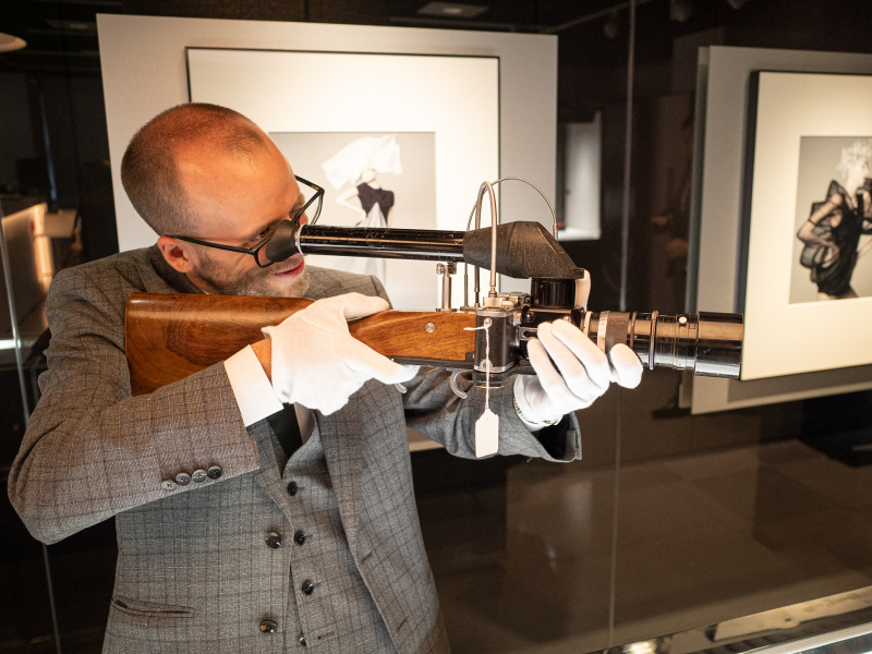 Lot.200 ニューヨークライツ製のライカ ガン ライフル。ミラーハウジングとテリート20cm F4.5を組み合わせている。開始価格10万ユーロ、落札価格26万4,000ユーロ。