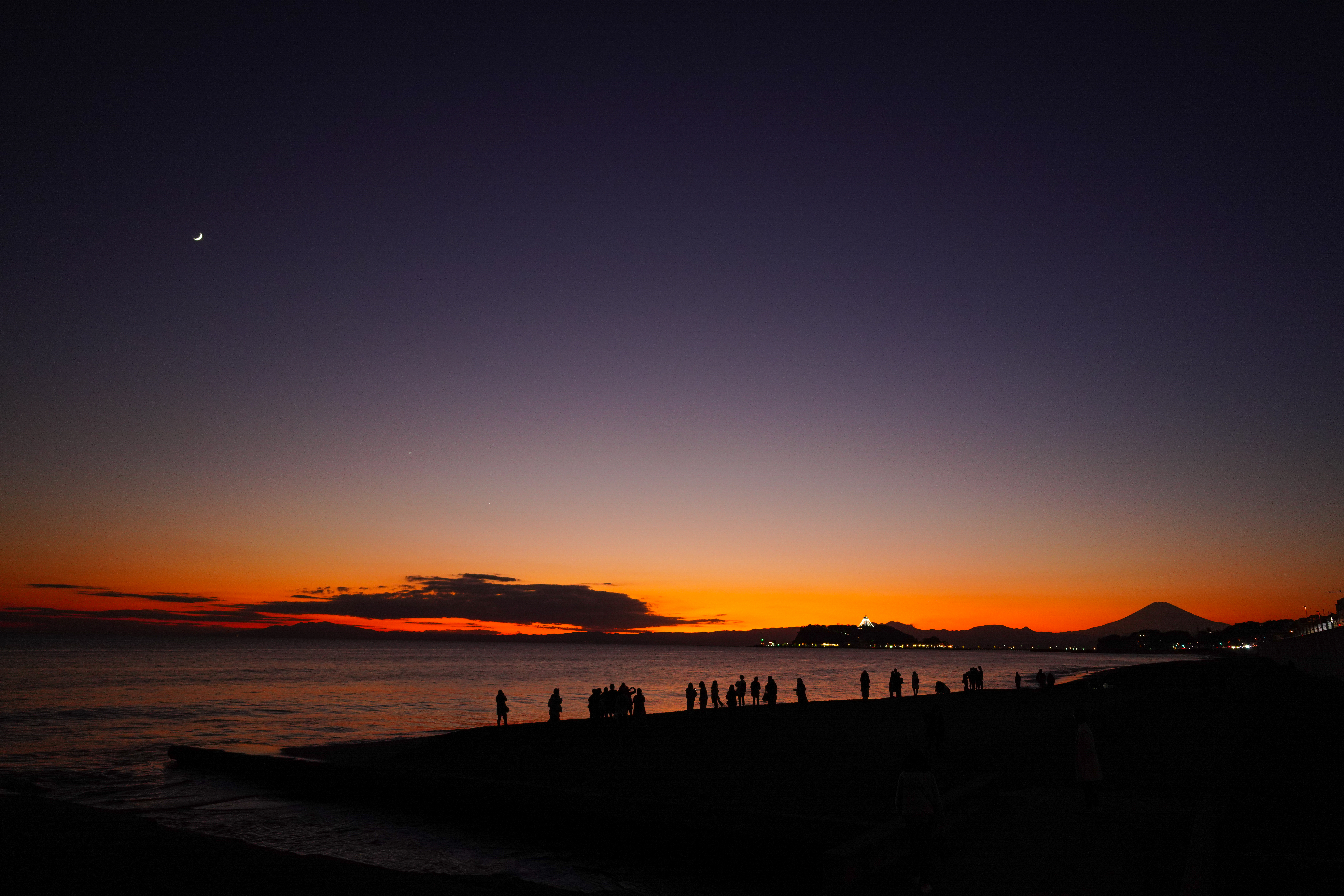 ソニーα7R IV / 24mm F/2.8 Di III OSD M1:2 / 絞り優先AE（1/50秒・F2.8・--0.7EV） / ISO 800