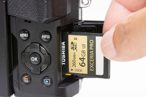 新製品レビュー：OLYMPUS OM-D E-M5 Mark III（外観・機能編