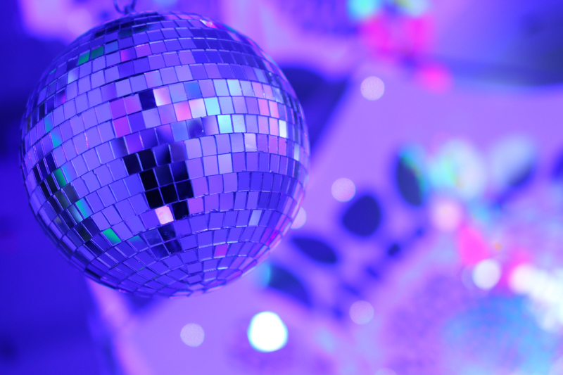 EOS Kiss M / 30mm F1.4 DC DN / 絞り優先AE（1/50秒・F1.8・+0.7EV） / ISO 800