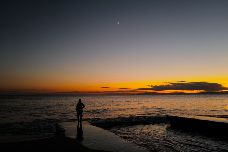 カメラを買った数日後に海へ向かって撮った1枚。何度も撮影している場所だけどなんだかワクワクしながらシャッターを切っている自分に気付いた。写真を撮ることに感情が動くことが大切なんだとあらためて実感したのです<br>LEICA Q2/ SUMMILUX 28mmf1.7 / 28mm / 絞り優先AE（F3.2・1/13秒・-1.0EV） / ISO 400