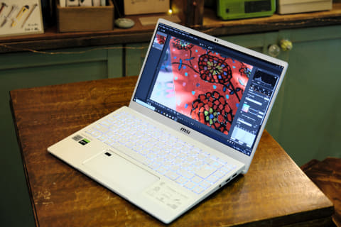 ノートPCでどこまで使える？ MSIの一押しモデルを写真家・鈴木さや香