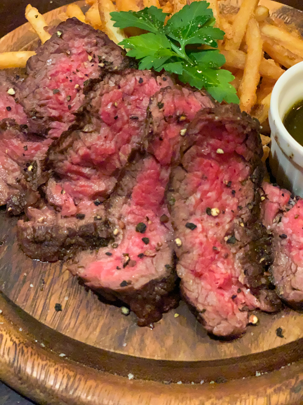 iPhone XS Max / 6mm（52mm相当） / 1/35秒 / F1.8 / ISO 400 / Profoto C1 Plus使用