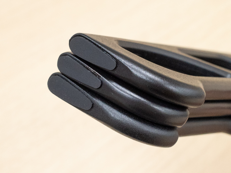 ゴム脚を備えている。