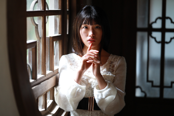 キヤノンEOS R / RF85mm F1.2 L USM DS / 絞り優先AE（F1.2・1/20秒・+1.0EV）/ ISO 400