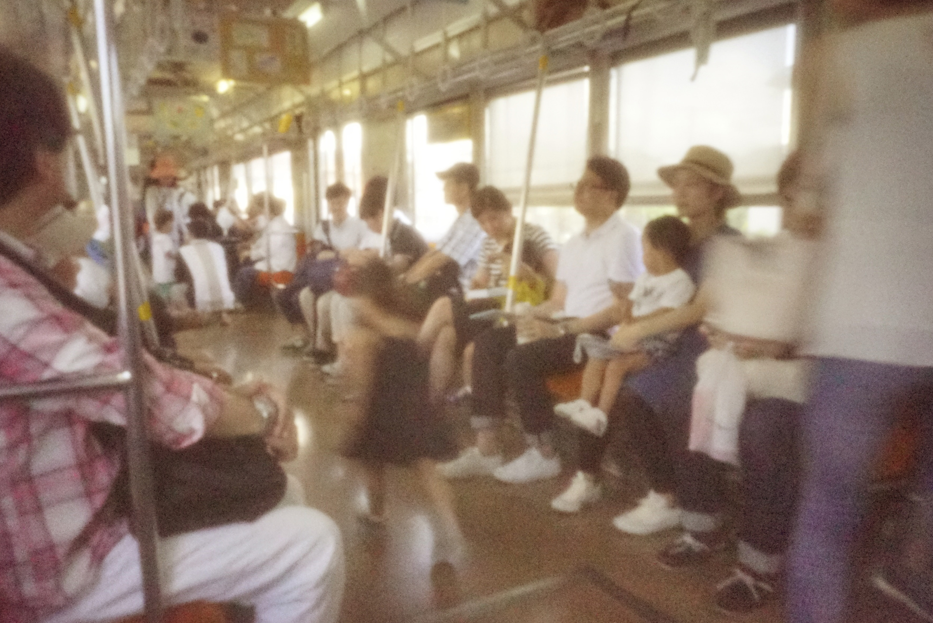 「東横線タイムスリップ」<br>ソニーα7S II　シャッター優先オート（1/10秒）　ISO 51200　WB:日陰　スタンダード