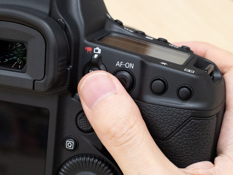 横位置撮影時のスマートコントローラー。