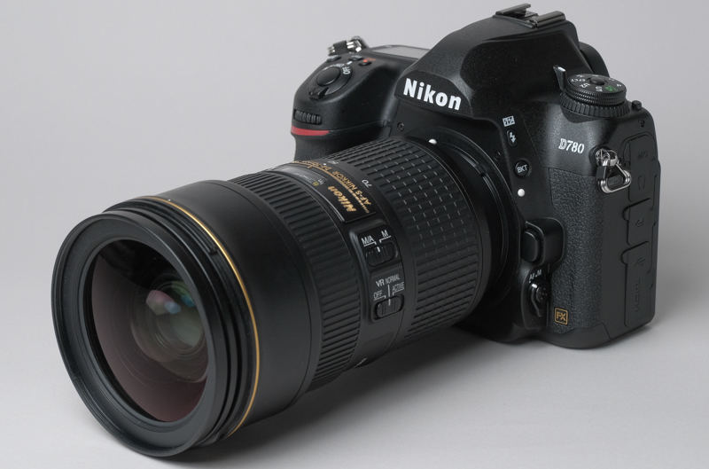 AF-S NIKKOR 24-70mm f/2.8E ED VRを装着した状態のD780