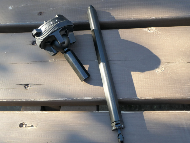 センターポールを分割したところ。