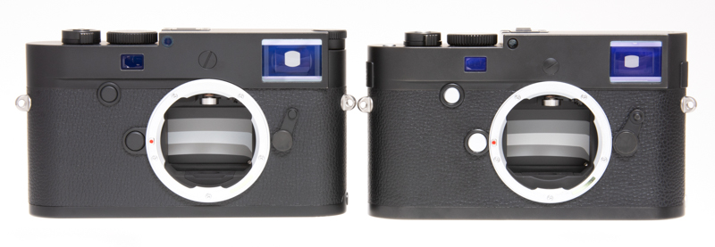 向かって左がライカM10モノクローム、右が先代となるライカMモノクローム（Typ246）。Typ246はレンズ着脱ボタンやフォーカスボタンがシルバーだが、ライカM10モノクロームはすべてブラックで統一されている。