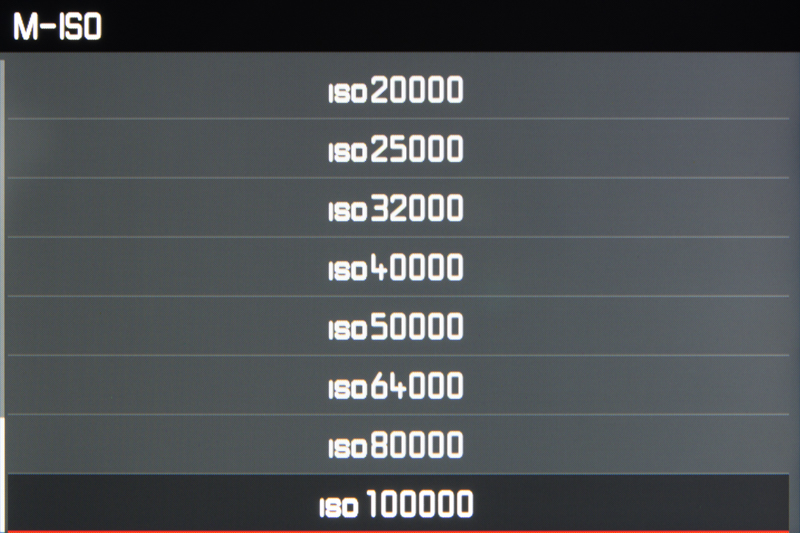 ISO感度の最高はISO 100000。ライカの高感度表記はなぜかISO 12800ではなくISO 12500。そのためISO 102400ではなくISO 100000になる。