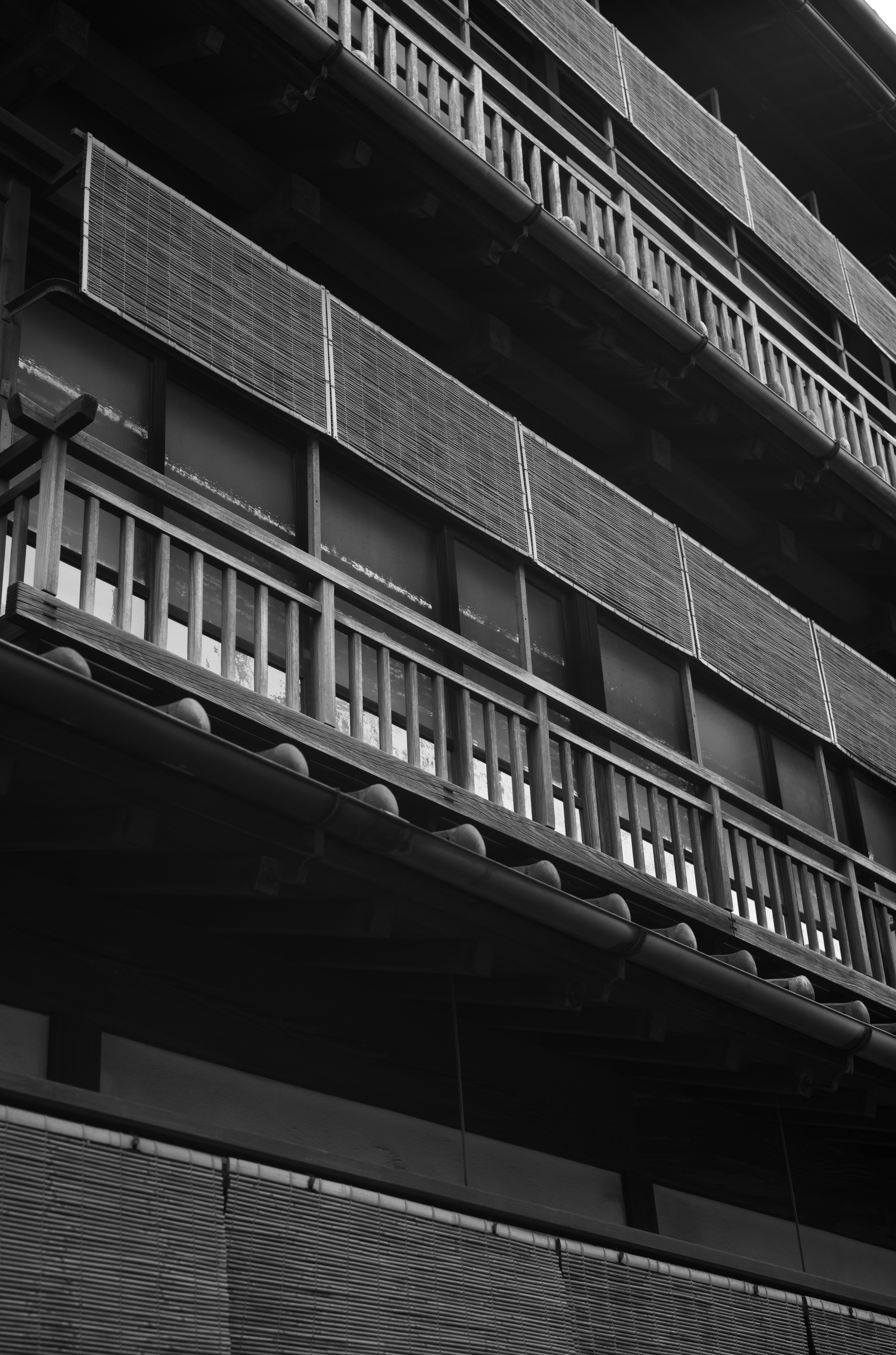 歴史を感じさせる建物。モノクロに向いたシーンだ。すでに日が傾いて暗かったため、ISO 1600に設定した。拡大してもノイズは少なく、建物の雰囲気をよく再現している。<br>ライカM10モノクローム　アポ・ズミクロンM F2.0/50mm ASPH.　ISO 1600　F5.6　1/360秒
