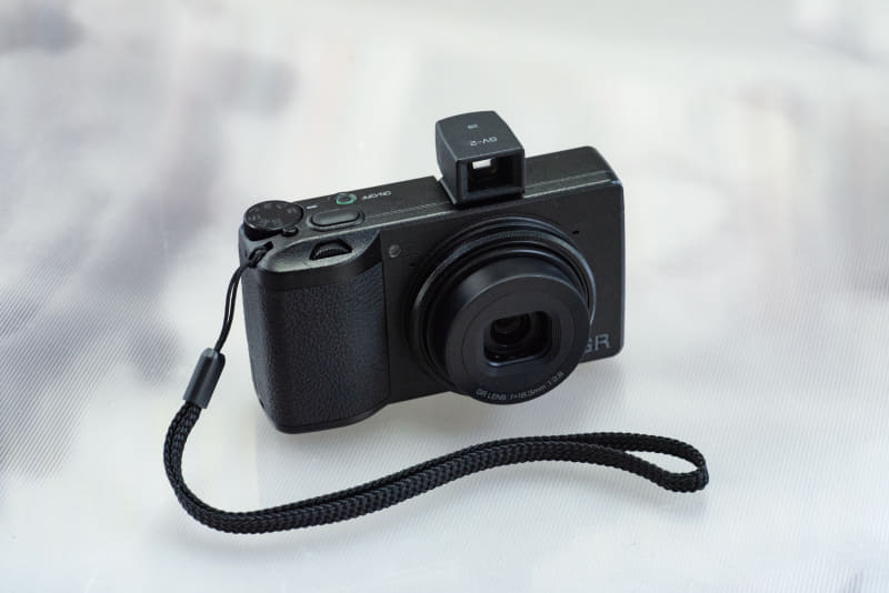 アミタさんのGR III。外部ミニファインダー「GV-2」を装着している。