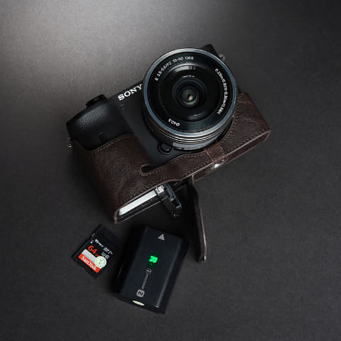 コロンビアレザーを採用したα6600用レザーカメラケース - デジカメ Watch