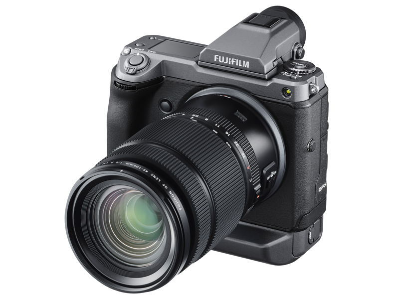 GFX100に装着した状態