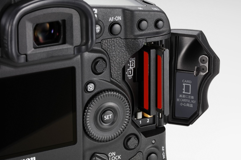 1DX3はCFexpressスロットをデュアルで搭載する