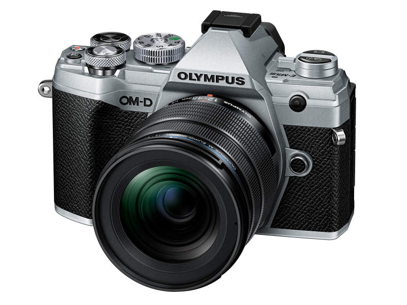 OM-D E-M5 Mark IIIに装着