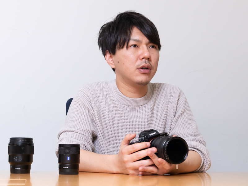 「CINEMATIC VLOG」が話題のAUXOUTさん。旅先での動画を美しい映像作品にして発信している。撮影と編集は独学とのこと。